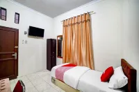 OYO 91199 Felicia Homestay โรงแรมในBangun Sari Baru