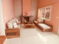 The White-Orange Bedroom with a Pleasant View Overlooking the Lake. Hotels in 