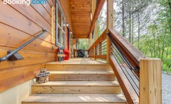 Pet-Friendly Copperhill Cabin Getaway with Hot Tub!