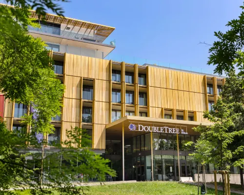 DoubleTree by Hilton Vienna Schonbrunn Hotels near 14. Penzing