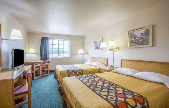 Super 8 by Wyndham Hamilton