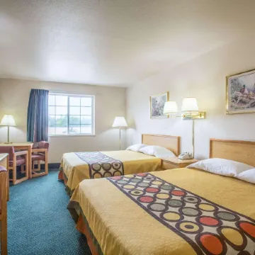 Super 8 by Wyndham Hamilton