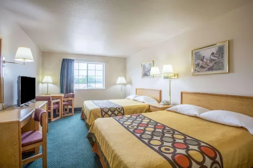 Super 8 by Wyndham Hamilton