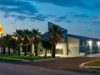 Super 8 by Wyndham New Braunfels I-35 Hotels near Schlitterbahn Waterpark New Braunfels