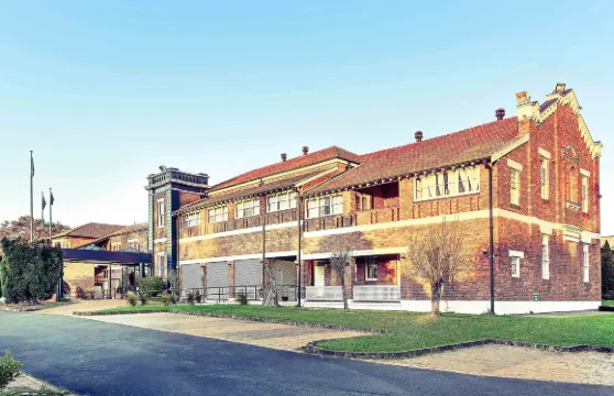 梅特蘭蒙皮奧美居酒店