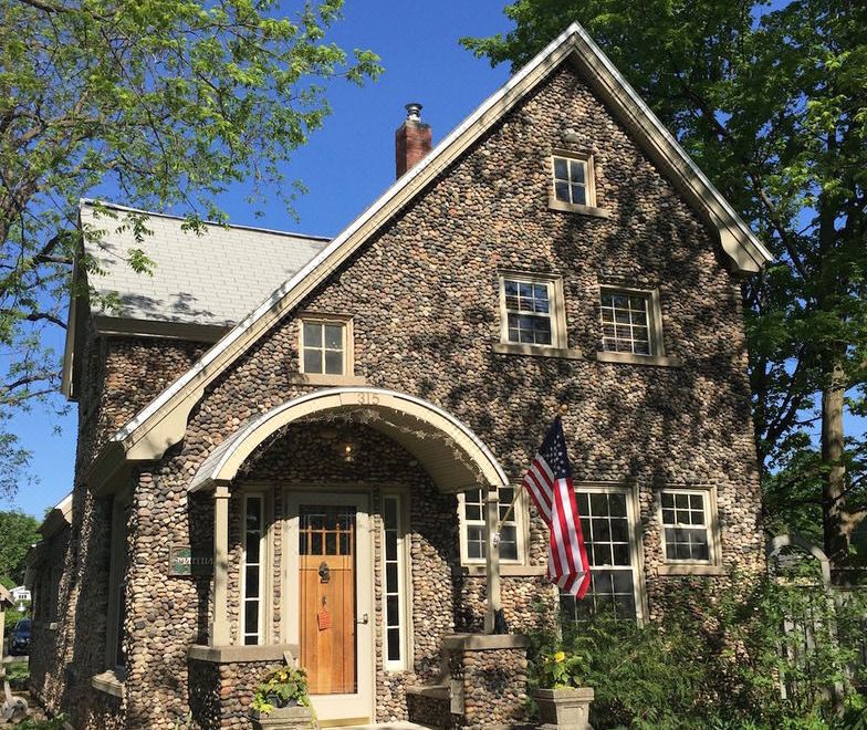 Aberdeen Stone Cottage Bed & Breakfast - Housity