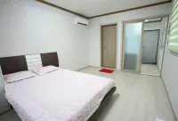 Samcheok Solbada Pension (Right in Front of Yonghwa Beach)