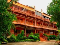 Zemkamps Chalet Hotels in Nueva Valencia