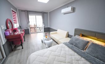 Taean (Anmyeondo) Taeyangeun Gadeuki Pets Friendly Pension
