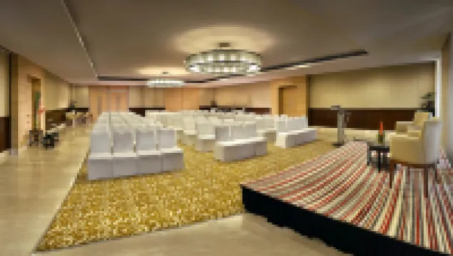 新德里機場大道福朋喜來登酒店