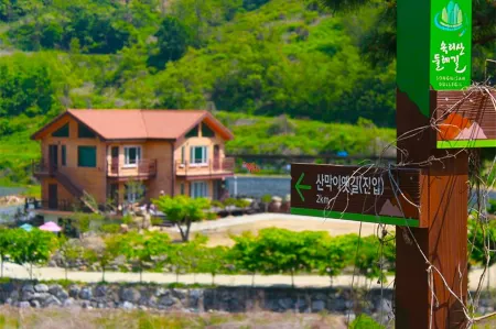 Goesan Sanmak Harmony Pension Отели рядом с достопримечательностью «Shinpoong Hanji Maeul»