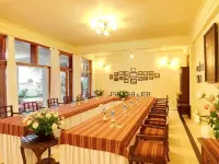 The Heritage Club - Tripura Castle Hotele w: Shillong
