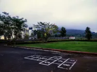 Dew Drops Boutique Retreat - parking