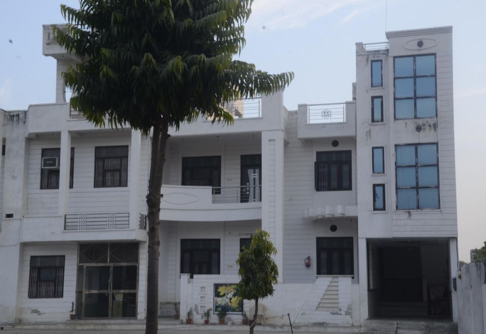 Hotel O Home Sahariya Marriage Garden - Housity