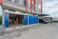 RedDoorz Syariah Near Jalan Jakarta Samarinda Hotels in Tenggarong