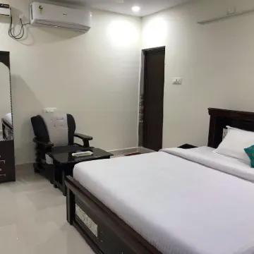 Sri Kamakshi Bhavan Hotels near Kailasa Kona falls