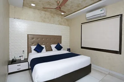 Hotel Golden Orchid Hotel in zona Chandaka Elephant Reserve