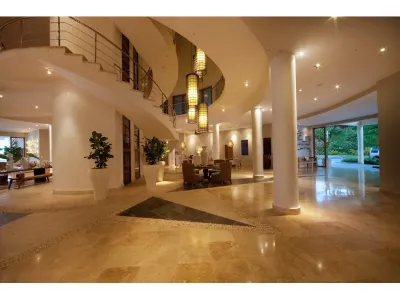 The Bannister Hotel & Yacht Club 酒店