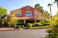 Westgate Flamingo Bay Resort Hotels near Speedway