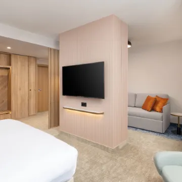 Courtyard Cluj-Napoca Downtown Отели рядом с достопримечательностью «Торговый центр Cluj Iulius Mall»