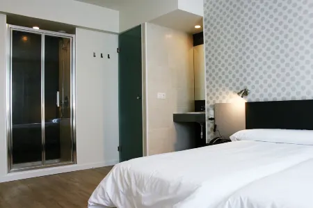 Checkin Urban Nevada Отели рядом с достопримечательностью «Camping Reina Isabel»