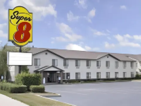 Delavan Inn and Suites
