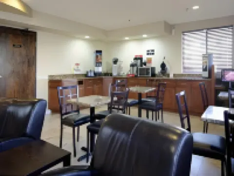 Super 8 by Wyndham Gainesville I-75 Hospital/University Area โรงแรมในเกนส์วิลล์