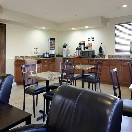 Super 8 by Wyndham Gainesville I-75 Hospital/University Area