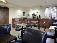 Super 8 by Wyndham Gainesville I-75 Hospital/University Area