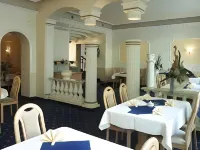 Hotel Royal - พร้อมอาหารเช้า