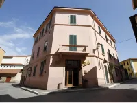 Albergo Italia Hotels near Spiaggia Sotto Piazza Bovio