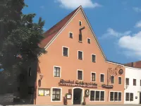 Schattenhofer Braugasthof Hotel dekat Cafe Zentral