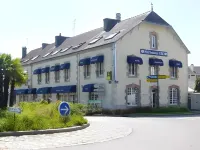 Brit Hotel Essentiel Pontivy Robic - parking
