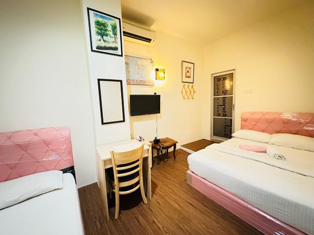 The Explorers Guesthouse and Hostel