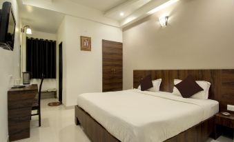 Hotel Metropolitan Near Sindhi Camp