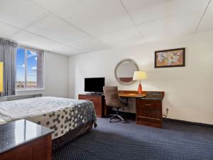 Econo Lodge Inn & Suites