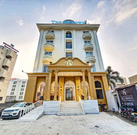 The S Crown Somnath Отели рядом с достопримечательностью «Veraval Seafront»