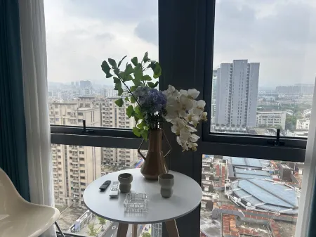 Yuexiang Homestay (Baolong Square)