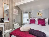 Friends Hotel Hoteles cerca de Playa Central