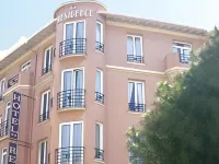 Hôtel Rénové Casa Moho - Juan-Les-Pins Hotels near Plage de Juan les Pins