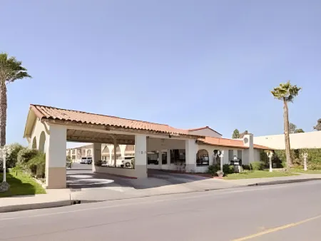 Days Inn by Wyndham Camarillo - Ventura