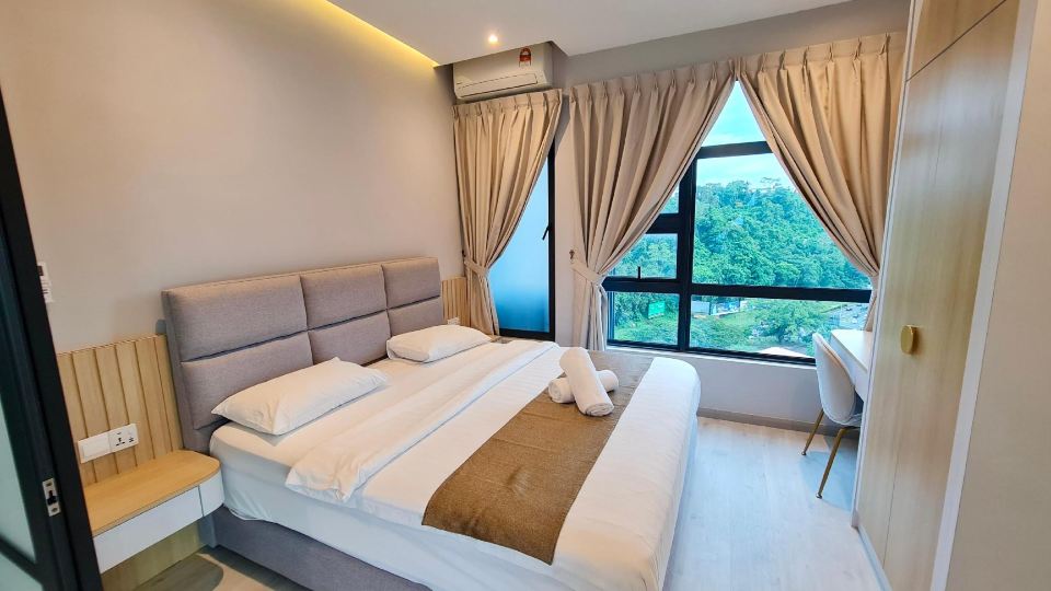 Sunset Seaview Vacation Condos @ Jesselton Quay