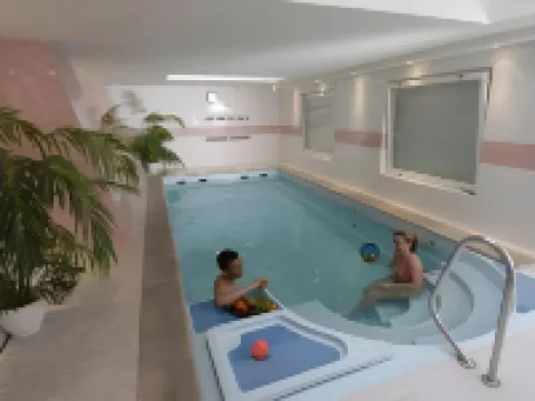 Esplanade Self Check-in Hotel 卡羅維發利酒店