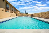 Super 8 by Wyndham la Marque TX/Texas City Area Hotels in Hitchcock
