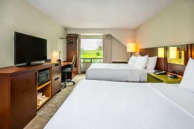 Comfort Inn Hotels near Aurora Arboretum