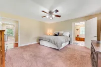 Flippin Haven: Spacious & Cozy Retreat 3 Bedroom Home by RedAwning Hotels in James Creek Township
