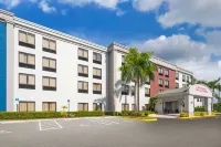 Hampton Inn & Suites Boynton Beach Hotels near Boynton Beach station