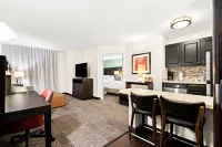 Staybridge Suites Cincinnati North فنادق في Beckett Ridge