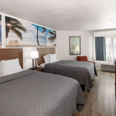 比洛克西海灘戴斯酒店 鄰近斯米斯特高爾夫球場（Sunkist Golf Course）的酒店