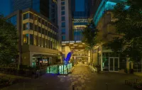 엠버시 스위트 바이 힐튼 시애틀 다운타운 파이어니어 스퀘어 William Traver Gallery 주변 호텔